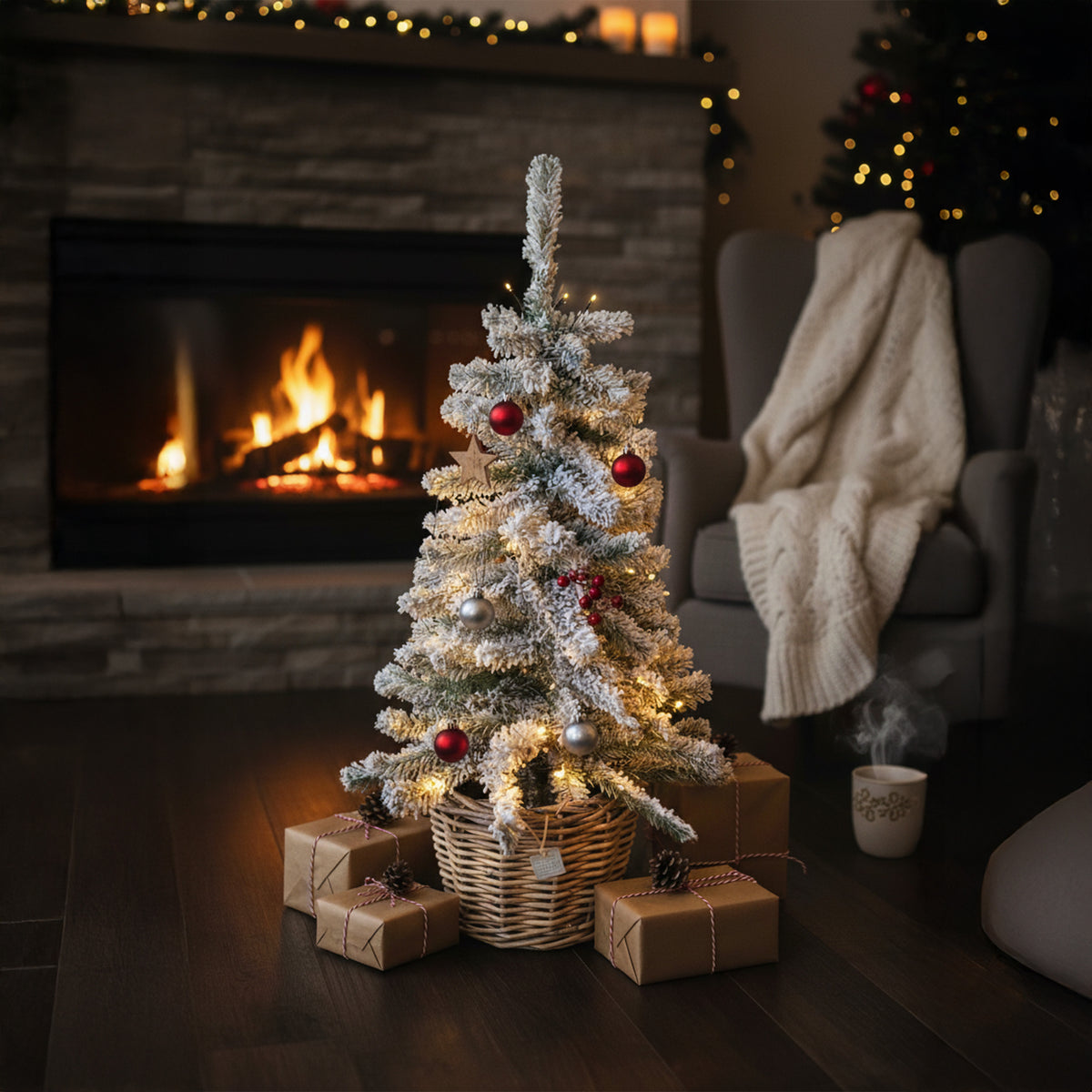 kunst-kerstboom-besneeuwd-h90-cm-in-rotan-mand-d27-x-h-20-cm-kunstboom_10483234-1