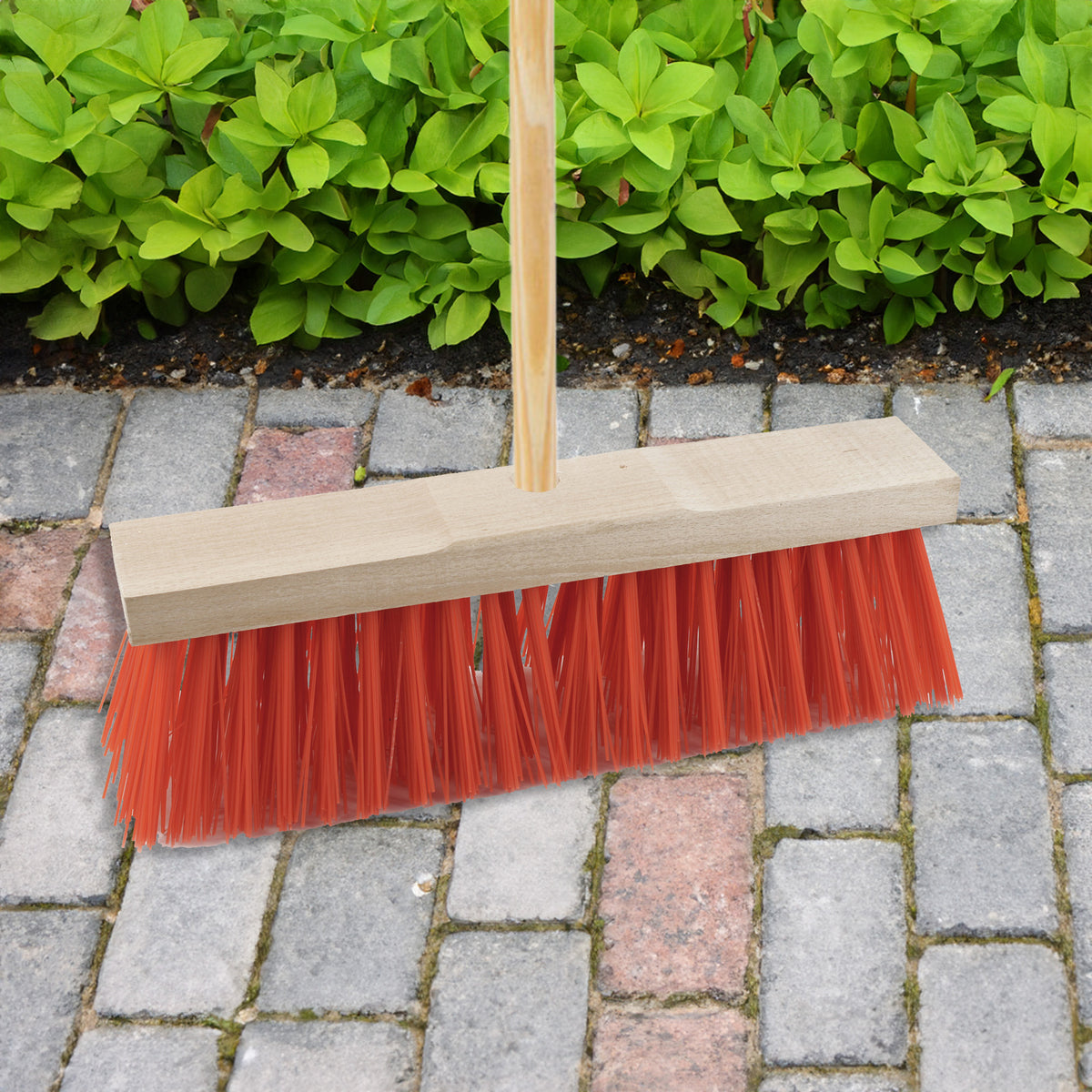 bezem-buiten-32-cm-rood-steel-140-cm-harde-bezem-straatbezem_10439351-1