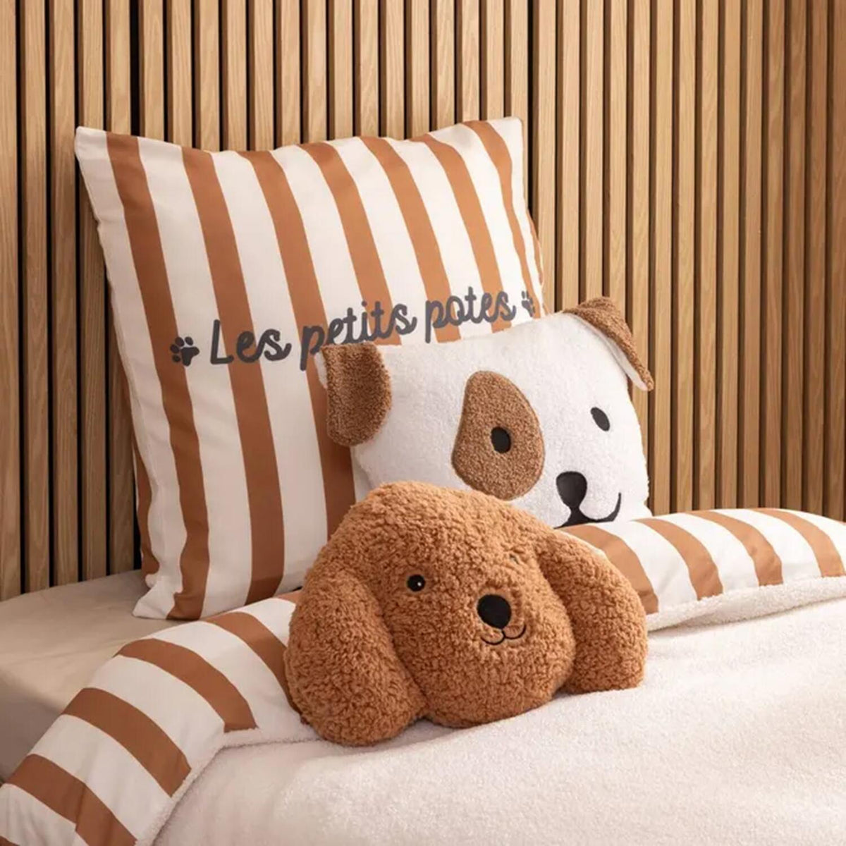 dieren-sierkussen-kinderkamer-hondje-bruin-wit-40-x-40-cm-polyester_10500407