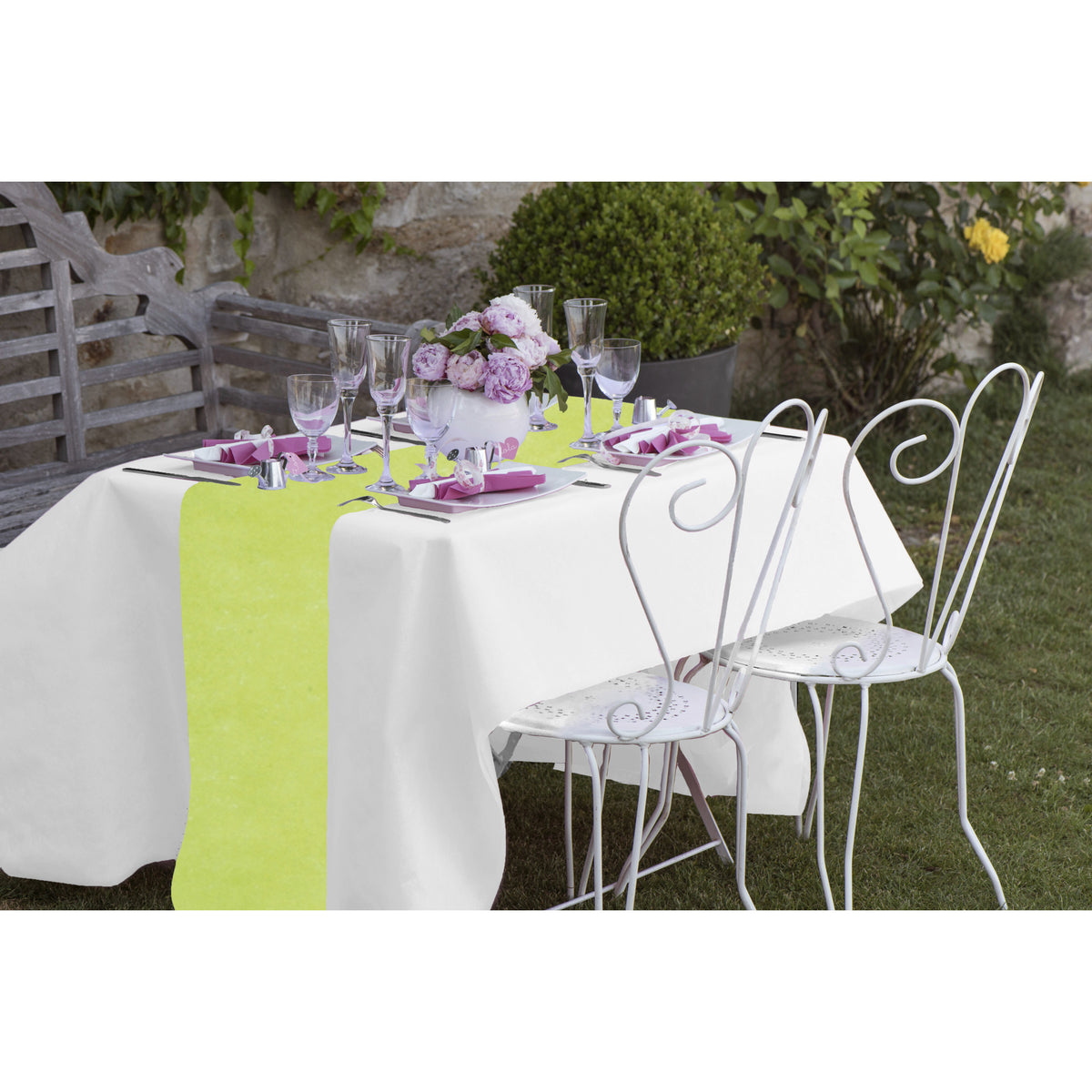 feest-tafelkleed-met-tafelloper-op-rol-wit-appelgroen-10-meter_10384442