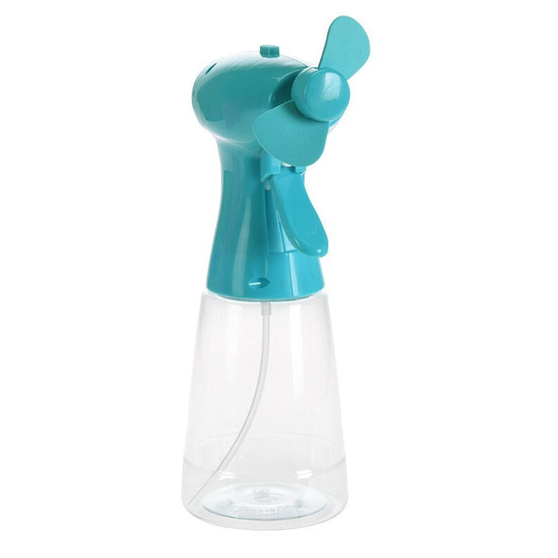 blauwe-hand-ventilator-met-water-verstuiver-22-cm_10342536