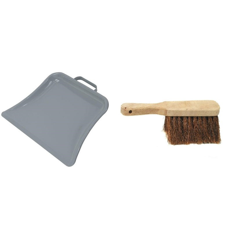 betra-brede-metalen-stofblik-met-beugelgreep-houten-handveger-van-kokosvezels-buiten-_10173735