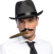 gangster-maffia-roaring-twenties-verkleed-set-gleufhoed-zwart-met-dun-snorretje-dikke-sigaar_10421809