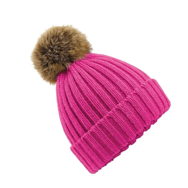 beechfield-gebreide-wintermuts-met-bruine-nep-bont-pompon-fuchsia-roze-dames-heren_10076883-2