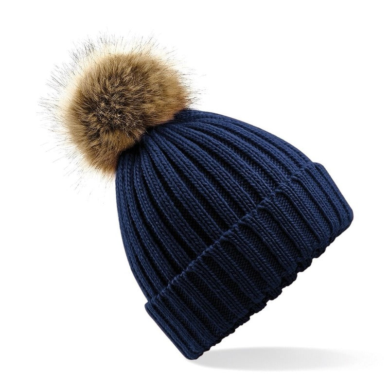 beechfield-gebreide-wintermuts-met-bruine-nep-bont-pompon-navy-blauw-dames-heren_10076886-1