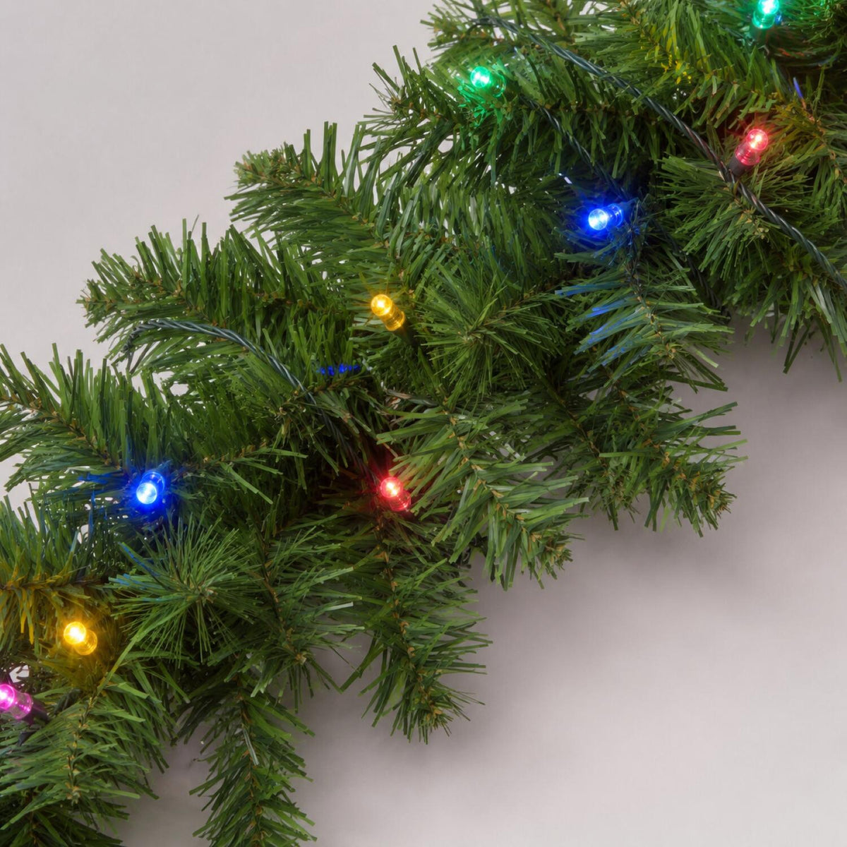 dennen-guirlande-270-x-95-cm-met-kerstverlichting-80-led-gekleurd-batterij_10503956-3