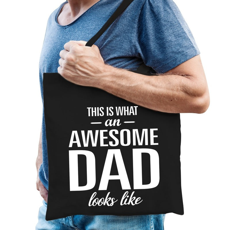 katoenen-cadeau-vader-tasje-awesome-dad-zwart_10153975